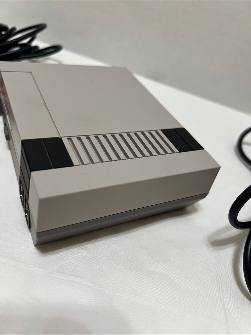 Nintendo NES Classic Mini Entertainment System - Picture 6 of 16